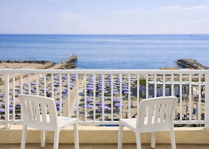 Ambasciatori Hotel - Davanti a noi solo il Mare Misano Adriatico